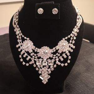 Statement necklace set